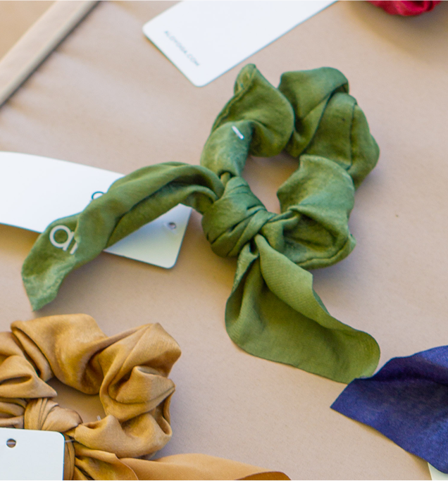 ALO YOGA Rhythm Scrunchie