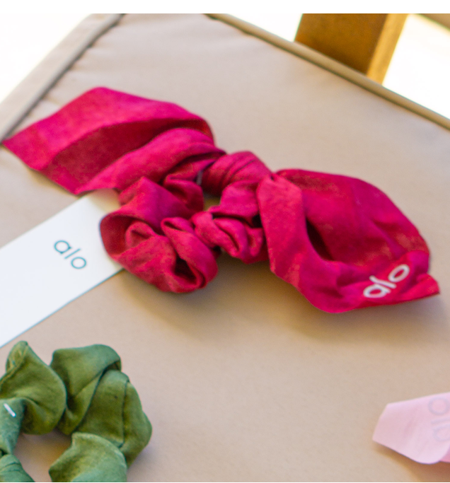 ALO YOGA Rhythm Scrunchie