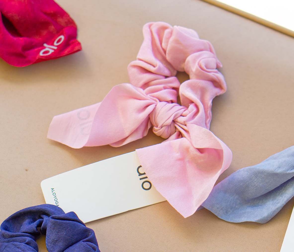 ALO YOGA Rhythm Scrunchie