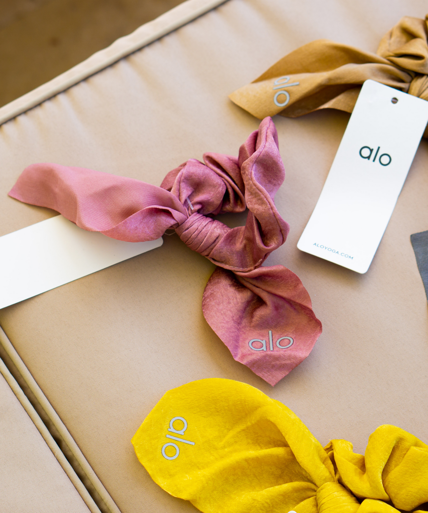 ALO YOGA Rhythm Scrunchie