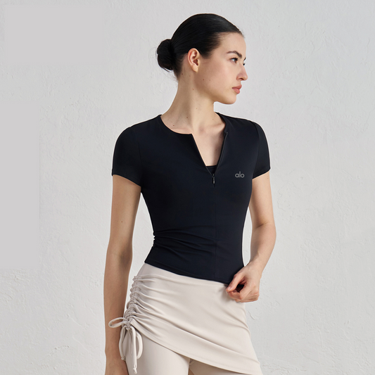 Alo Yoga Slim Zip Tee – Performance & Style