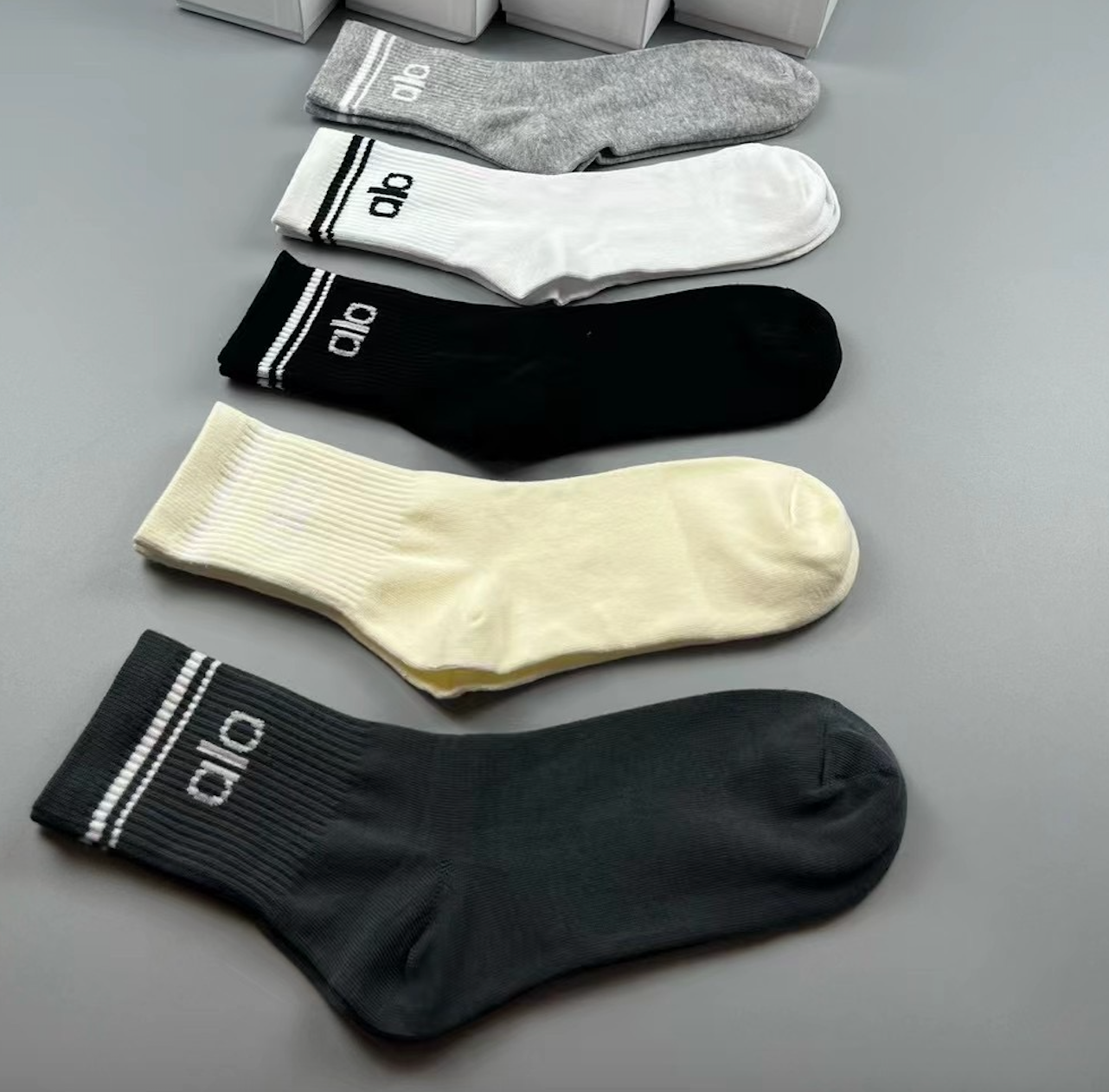 Alo Yoga Essential Socks Pack – 5 Pairs