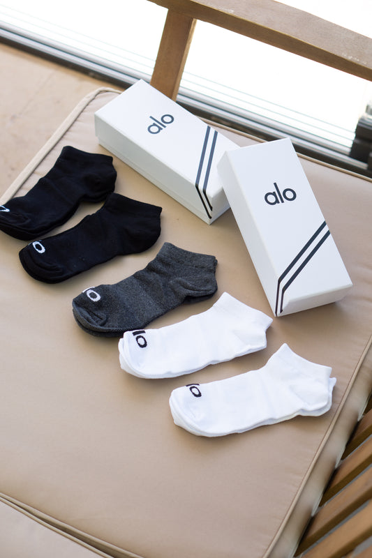 Alo Yoga Essential Socks Pack – 5 Pairs