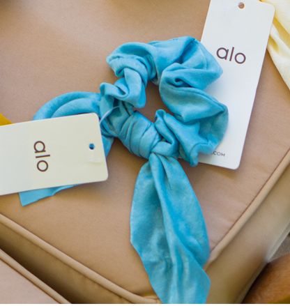 ALO YOGA  Rhythm Scrunchie