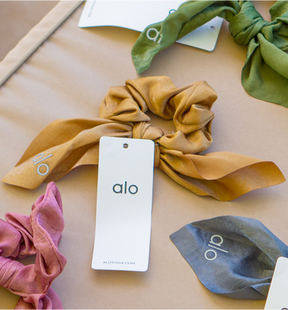 ALO YOGA  Rhythm Scrunchie