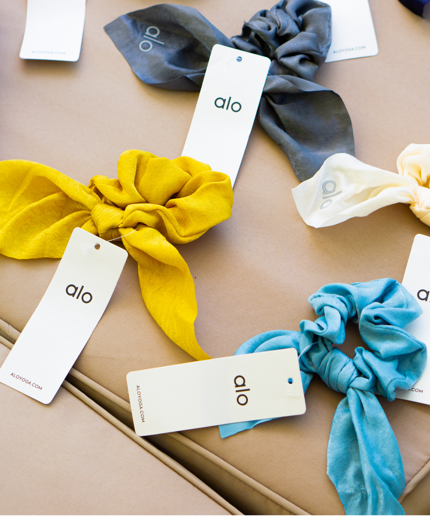 ALO YOGA  Rhythm Scrunchie
