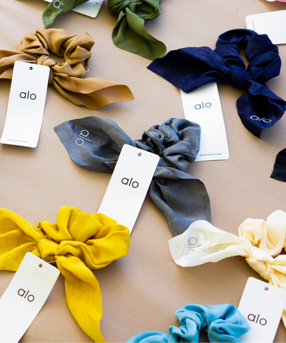ALO YOGA  Rhythm Scrunchie