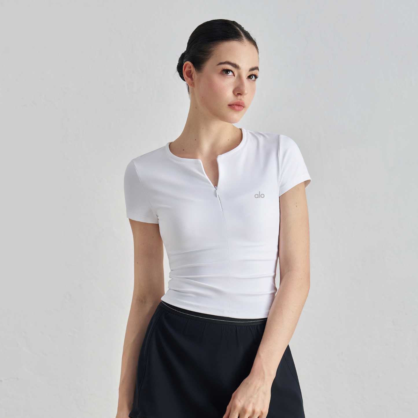Alo Yoga Slim Zip Tee – Performance & Style