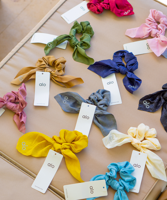 ALO YOGA  Rhythm Scrunchie