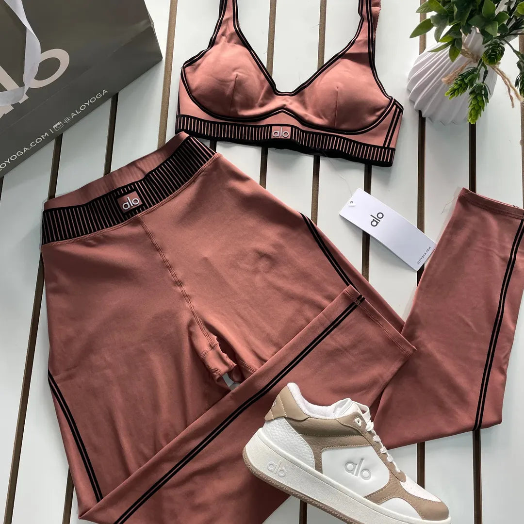 ALO YOGA Airlift High-Waist 7/8 Line Up Legging and Line Up Bra